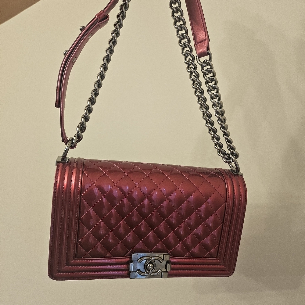Chanel Boy Bag MEDIUM – Hot Pink Patent Leather/Fuchsia 🌸✨ - Picture 2 of 16